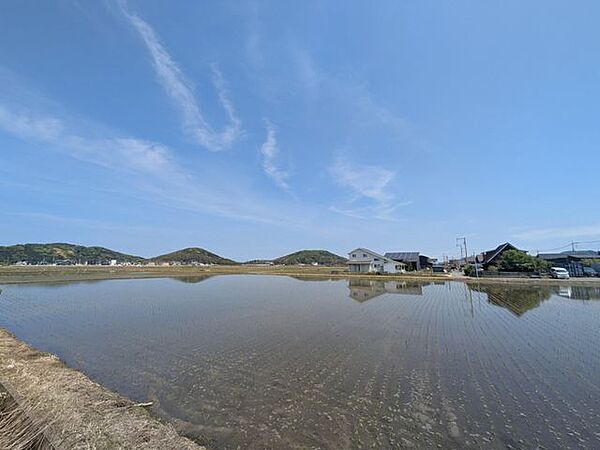 お部屋から美しい田園風景を一望できる、のどかで心安らぐ住まい。四季の移ろいを感じながら、ゆったりとした時間を楽しめます♪