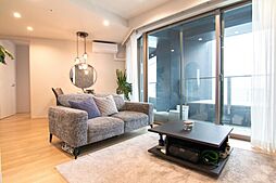 スカイズタワー＆ガーデン 2LDKのリビング/ダイニング