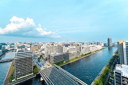 駅まで徒歩5分という好立地で、買い物施設や病院・学校なども近隣にある為、とても暮らしやすい環境です。開放的な眺望と3LDKの間取りも、使い勝手が良く、収納も充実しています。（売主コメント）