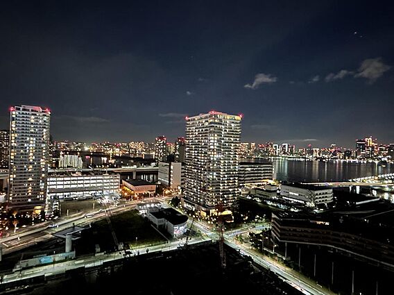 夜には都心・高...