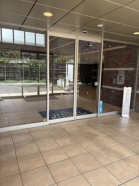 セキュリティを高めるオートロックシステムを完備。不審者の侵入を防ぎます。