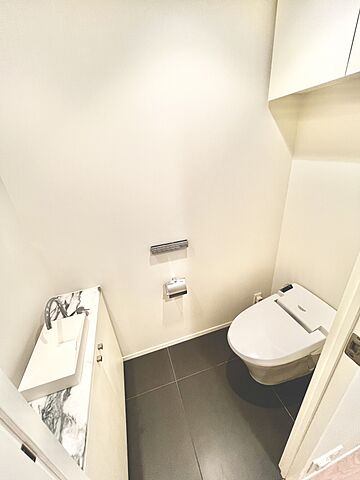 トイレ 神楽坂駅1分「赤城神社・パークコート神楽坂」 1階/-