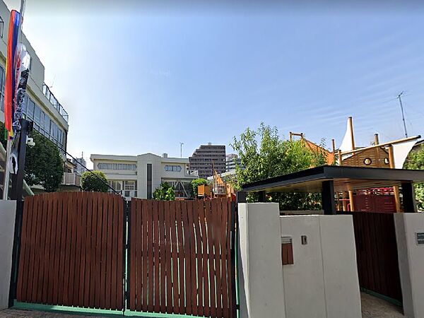 早朝預かり保育は8：00から、延長預かり保育は19：00まで実施していますので共働き世帯にも心強いですね。