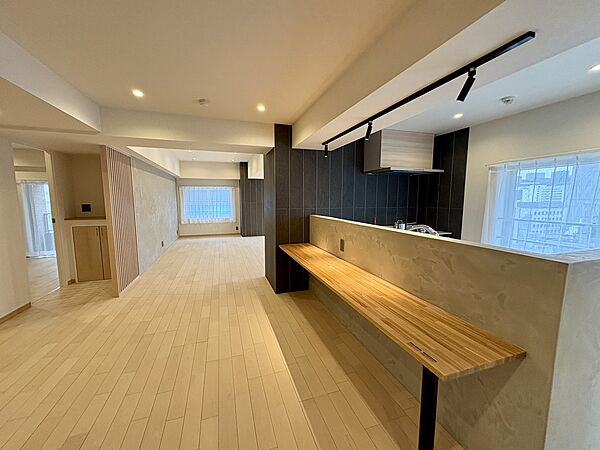 最上階・南向きで陽当り良好な151m2の住空間。