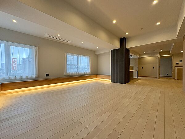 最上階・南向きで陽当り良好な151m2の住空間。