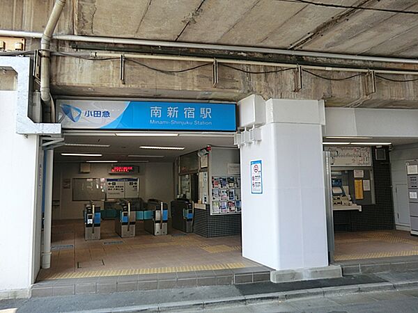新宿駅を起点とし、代々木上原駅や下北沢駅などのエリアを通り神奈川県へと走る小田急線。通勤・通学の足として多くの人に利用されています。