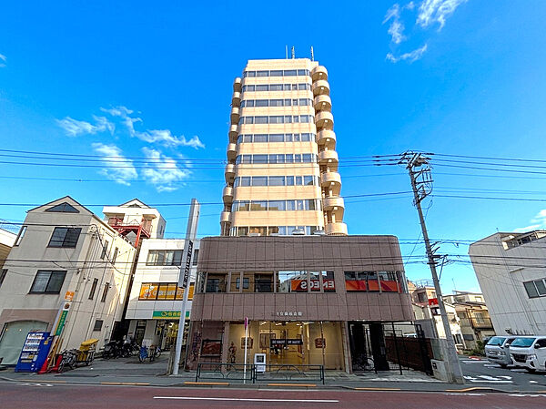 陽当たりのよさが外観にも表れ、全体に明るく開放的な印象を与えています♪