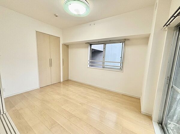 やわらかな光がふんわりと広がり、1日中気持ちよく過ごせるお部屋です♪