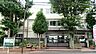 周辺：校庭が新宿区で一番広く部活動が盛んです。野球部は実績があります。