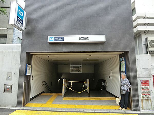池袋駅まで副都心線で2駅、約5分。通勤・通学に便利です。