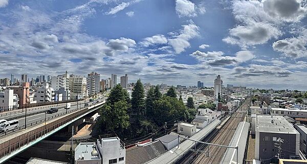 西側バルコニーからの気持ちのいい眺め。7階部分につき眺望良好です