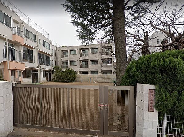 のびのびと自由に、子供の個性を尊重し押し付けたり比べたりなどしない教育方針です。