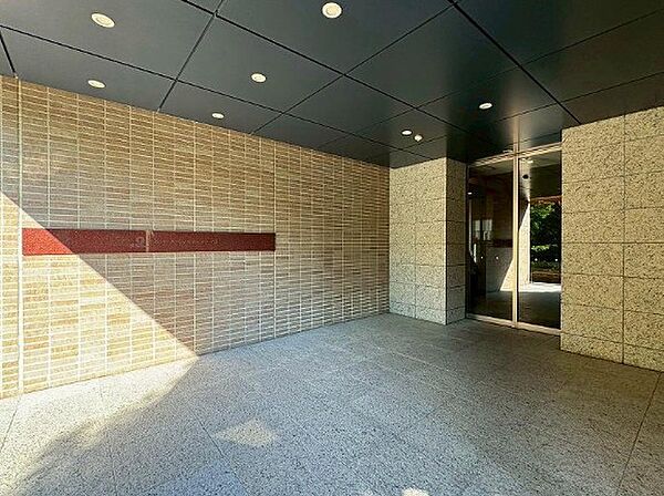 24時間有人管理、オートロック完備に安心