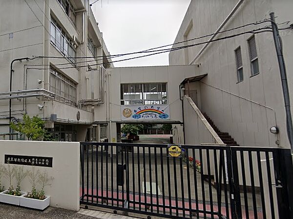 「本物と出会い」「本物を体験し」「本物から学ぶ」児童の将来に役立つ授業の充実に努めています。