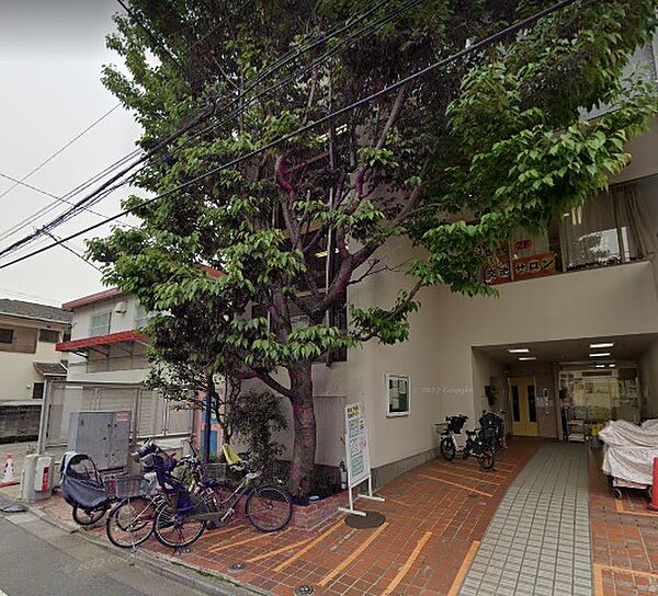 緑豊かな公園が周辺に数多くある同園。虫・草花・木の実等自然とたくさん親しみながら、優しさと思いやりを持った、心身ともに健康な子ども達を育みます。