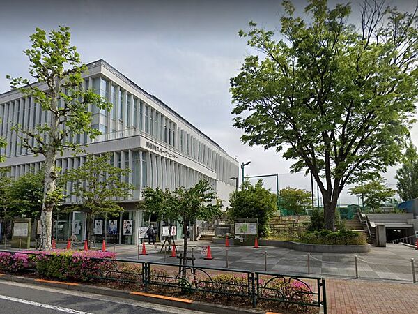 体育館、プール、多目的運動場が併設され子供から大人まで、親子で楽しめる公園です。