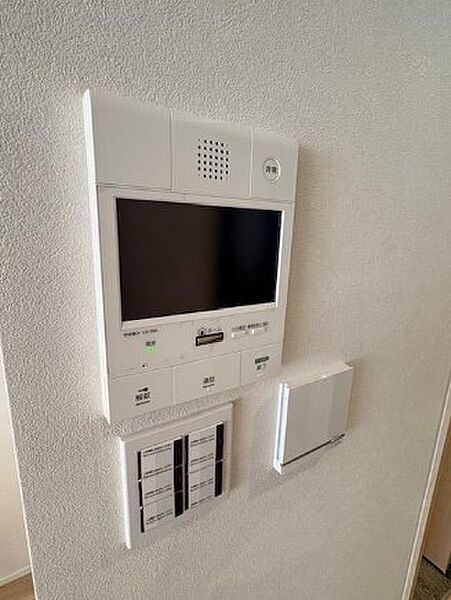 来訪者を確認できるテレビモニター付きインターフォンです。顔をかくにんできるため、防犯性に優れています。
