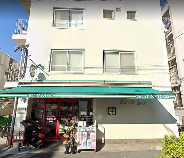 イオングループの小型スーパー「まいばすけっと」。地域密着で、生鮮食品をはじめ、日用品なども取り揃えてあります。