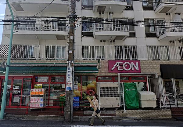 イオングループの小型スーパー「まいばすけっと」。地域密着で、生鮮食品をはじめ、日用品なども取り揃えてあります。