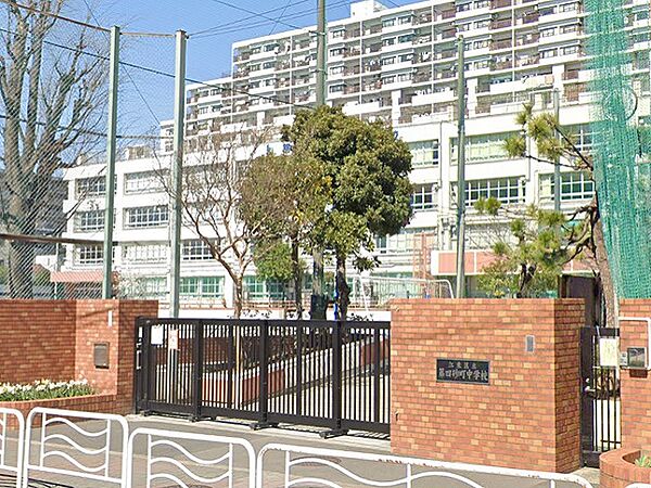 通っている生徒みんながこの学校のことが大好きでみんな仲が良い。少人数ながらも団結力がある。卒業式はとても素晴らしい。まだみんなと一緒にいたいという思いが伝わってくる。