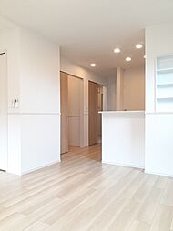 ララ・フィオーレ　I 2階1LDKのリビング/ダイニング