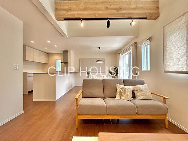 一日の中で多くの時間を過ごすことになる住まいだからこそ、いつも穏やかな空間であるように心掛けています。構成する建材などへの配慮が、住まう方の健康を守ります。