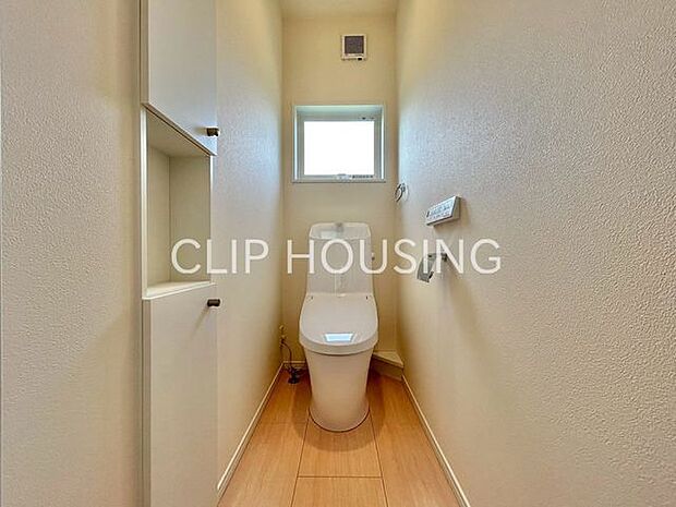 建物の雰囲気をそのままにアクセントクロスやフロアにもこだわったデザインに仕上げております。