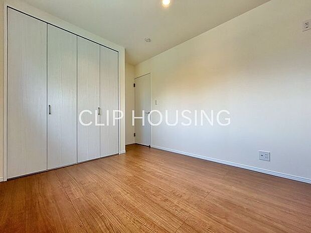 家族一人ひとりの大切なプライベート空間。趣味・感性で個性的に飾って頂けるようシンプルに仕上げてあります。自分時間を充実させながら心豊かなひとときを過ごすための大切な空間。