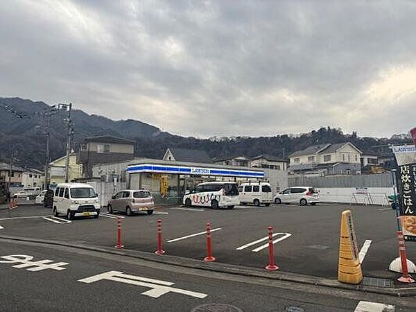 ローソン愛川田代店 徒歩5分。 360m