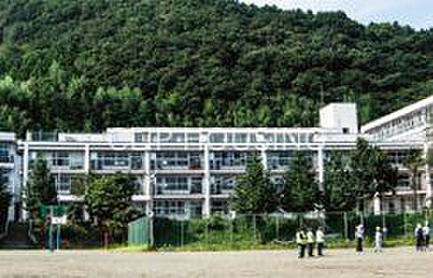 愛川町立愛川中学校 徒歩6分。 450m