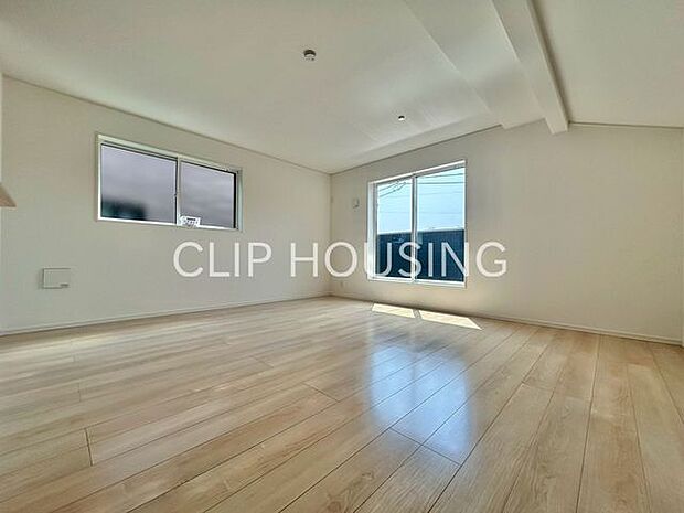 大切な家族が集まるからこそこだわりたいLDK。休日はお陽さまの光をたっぷりととりこめるぽかぽかリビングで過ごしませんか?