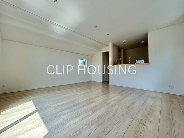 毎日過ごす空間が明るく開放感たっぷり。陽当たり良好で、快適にお過ごしいただけます。