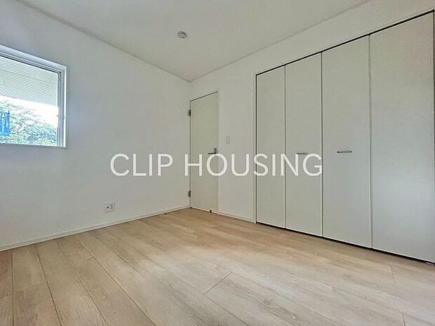 家族一人ひとりの大切なプライベート空間。趣味・感性で個性的に飾って頂けるようシンプルに仕上げてあります。自分時間を充実させながら心豊かなひとときを過ごすための大切な空間。