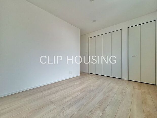 家族一人ひとりの大切なプライベート空間。趣味・感性で個性的に飾って頂けるようシンプルに仕上げてあります。自分時間を充実させながら心豊かなひとときを過ごすための大切な空間。