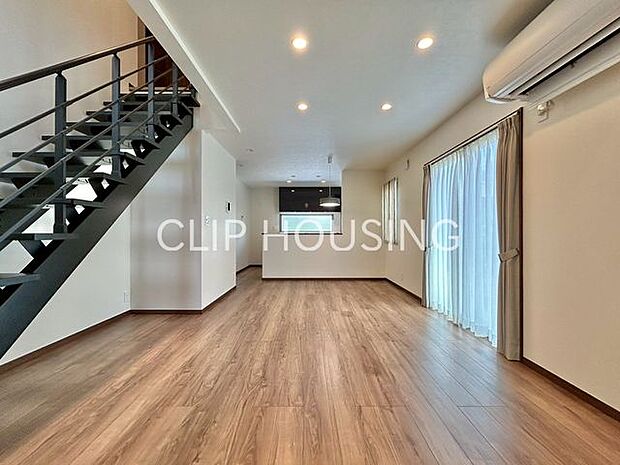 毎日過ごす空間が明るく開放感たっぷり。陽当たり良好で、快適にお過ごしいただけます。