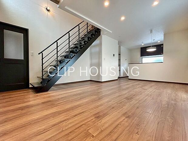 毎日過ごす空間が明るく開放感たっぷり。陽当たり良好で、快適にお過ごしいただけます。