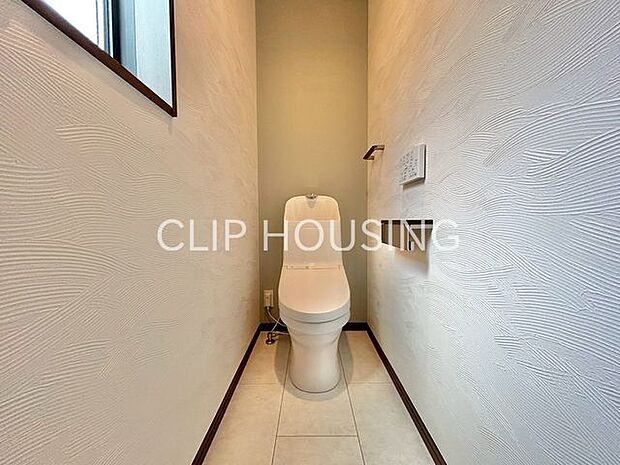 建物の雰囲気をそのままにアクセントクロスやフロアにもこだわったデザインに仕上げております。