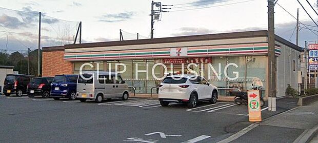 セブンイレブン秦野金目川店 徒歩6分。 450m