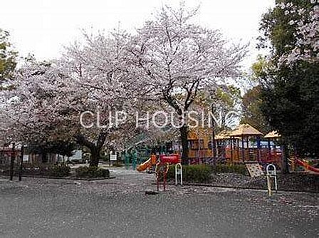 東柏ケ谷近隣公園 徒歩20分。 1600m