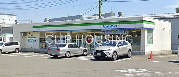 ファミリーマート厚木長谷店 徒歩7分。 530m