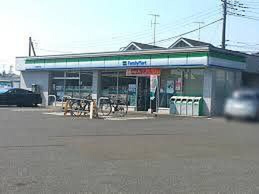 ファミリーマート座間栗原中央店 徒歩8分。 590m