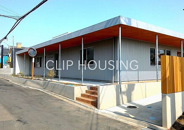 スマイルワールド保育園 徒歩7分。 550m