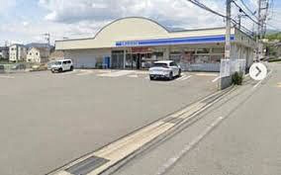 ローソン伊勢原高森七丁目店 徒歩7分。 490m