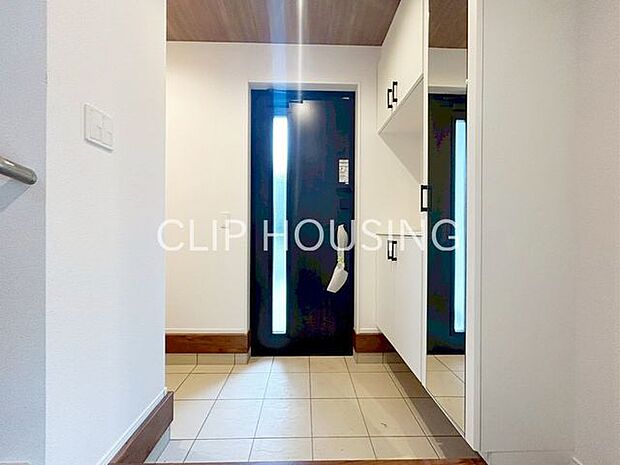 大容量のシューズボックスに加えてSIC付きのためベビーカーやアウトドアグッズなどなんでも収納♪