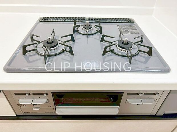 3口コンロ+グリルでお料理も楽しく♪ゆとりある広さのためお料理もしやすい設計です♪