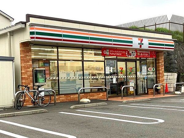 セブンイレブン綾瀬大上3丁目店 徒歩7分。 520m