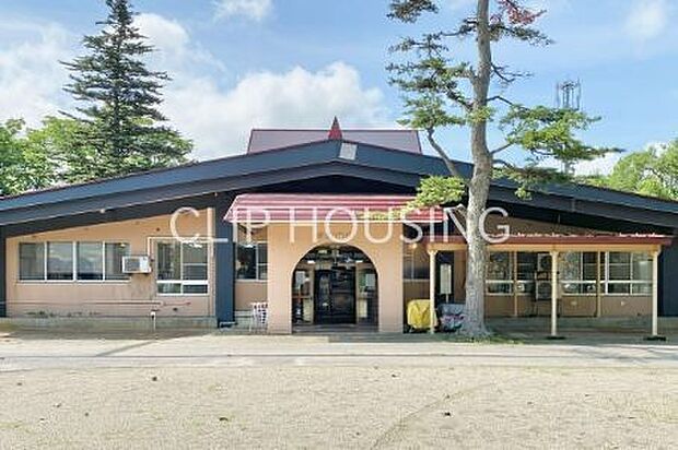 旭保育園 徒歩11分。 880m