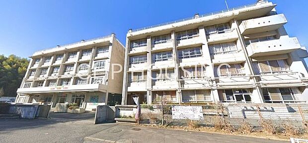 厚木市立玉川中学校 徒歩10分。 750m