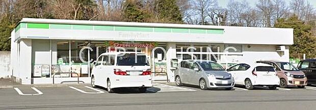ファミリーマート厚木宮の里店 徒歩12分。 950m