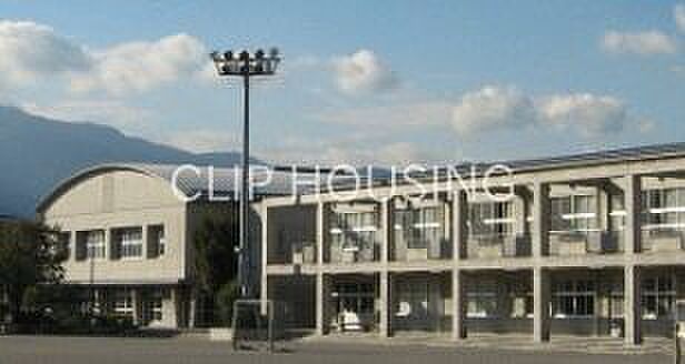 伊勢原市立石田小学校 徒歩11分。 850m